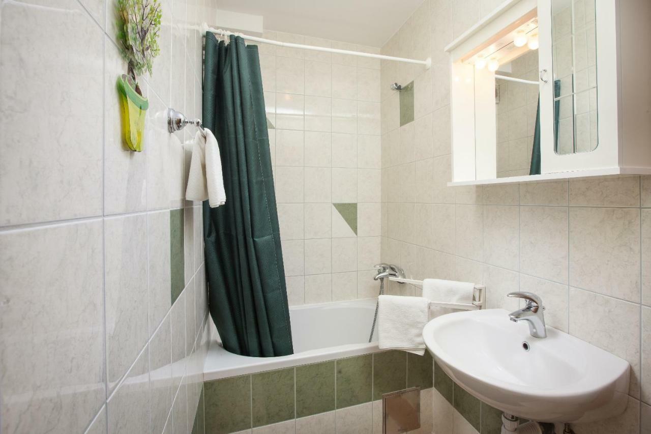 Apartments Cvjetni Dvori Makarska Bagian luar foto