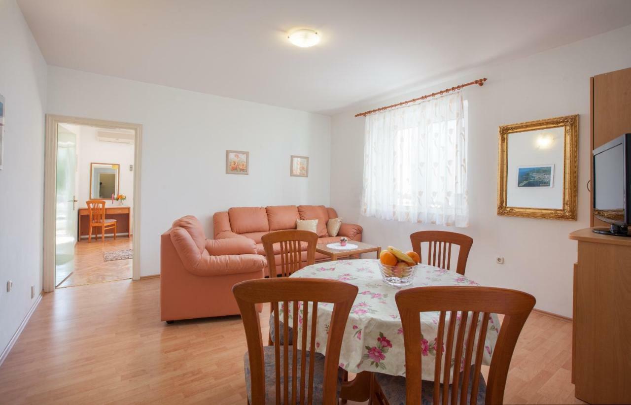 Apartments Cvjetni Dvori Makarska Bagian luar foto