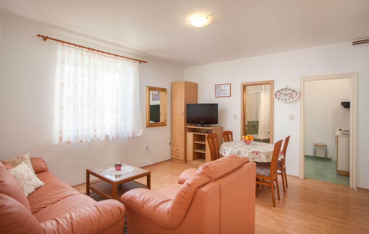 Apartments Cvjetni Dvori Makarska Bagian luar foto