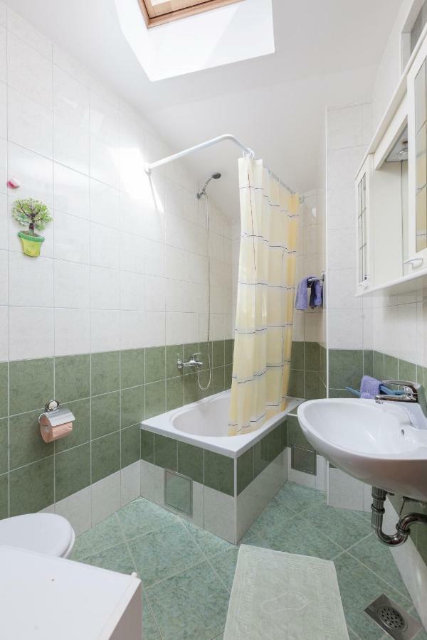 Apartments Cvjetni Dvori Makarska Bagian luar foto