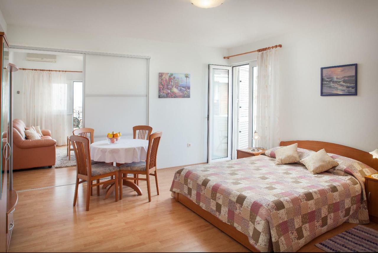 Apartments Cvjetni Dvori Makarska Bagian luar foto