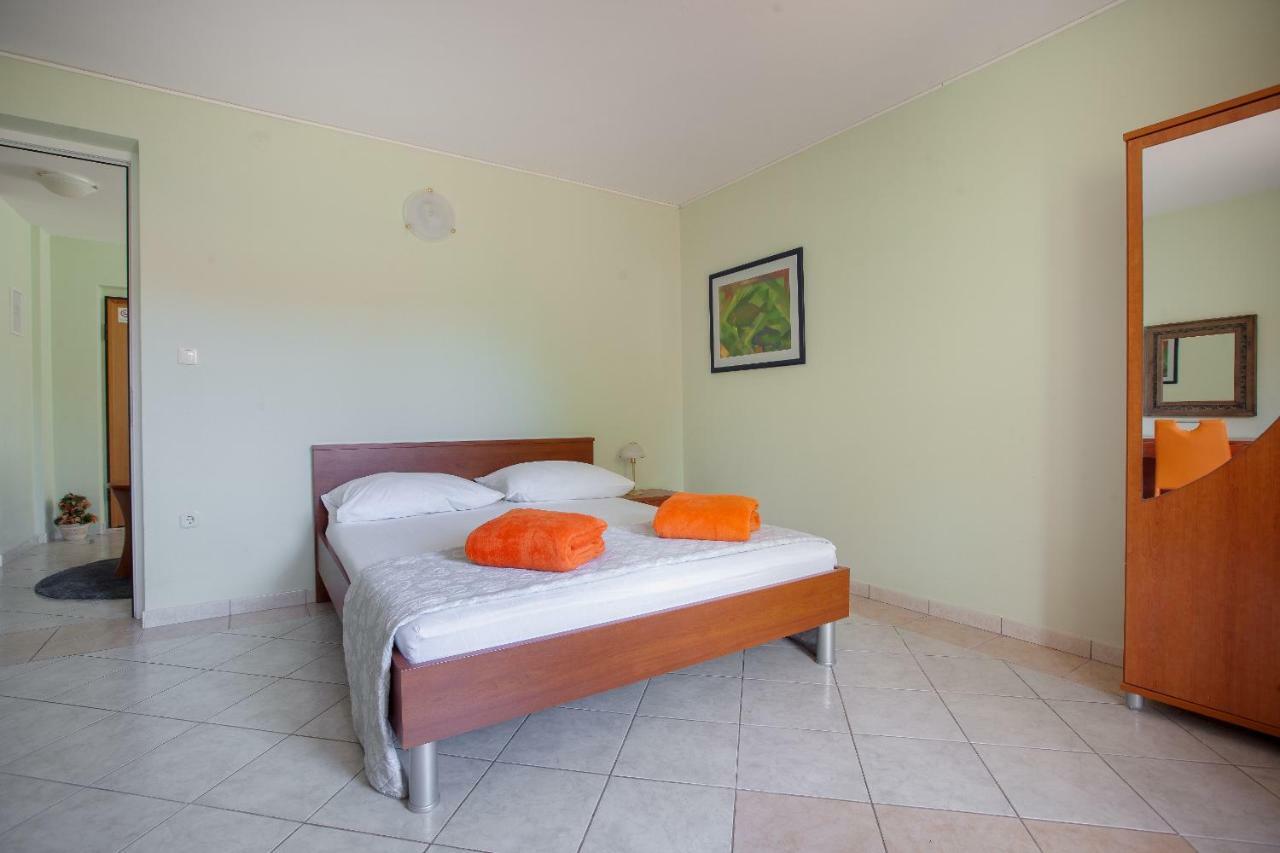 Apartments Cvjetni Dvori Makarska Bagian luar foto