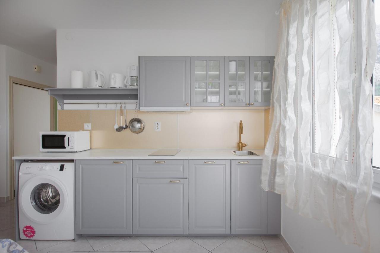 Apartments Cvjetni Dvori Makarska Bagian luar foto