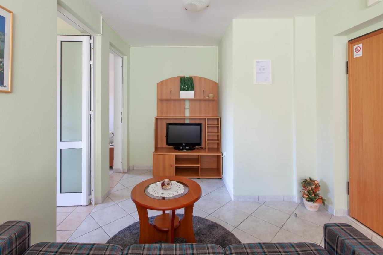 Apartments Cvjetni Dvori Makarska Bagian luar foto